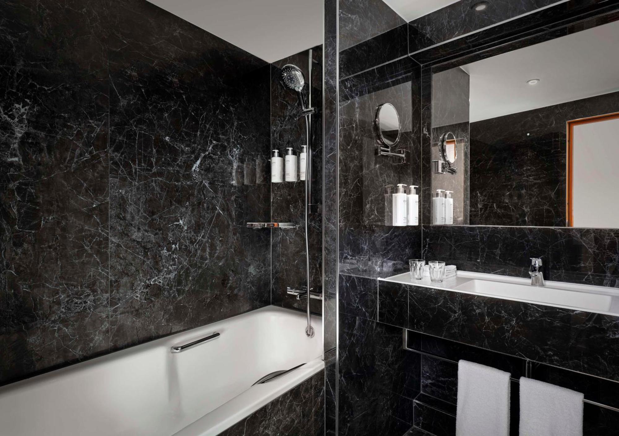 Park Plaza Victoria London Hotel Екстериор снимка